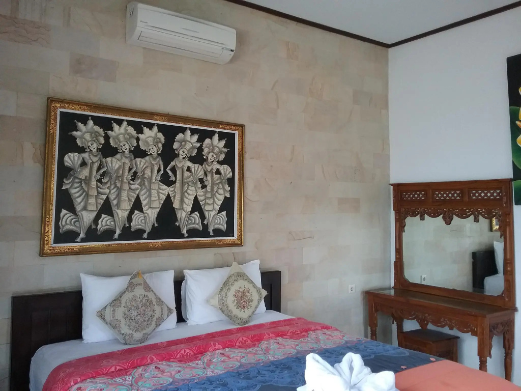 Yogi Beach Bungalow & Restaurant Lembongan
