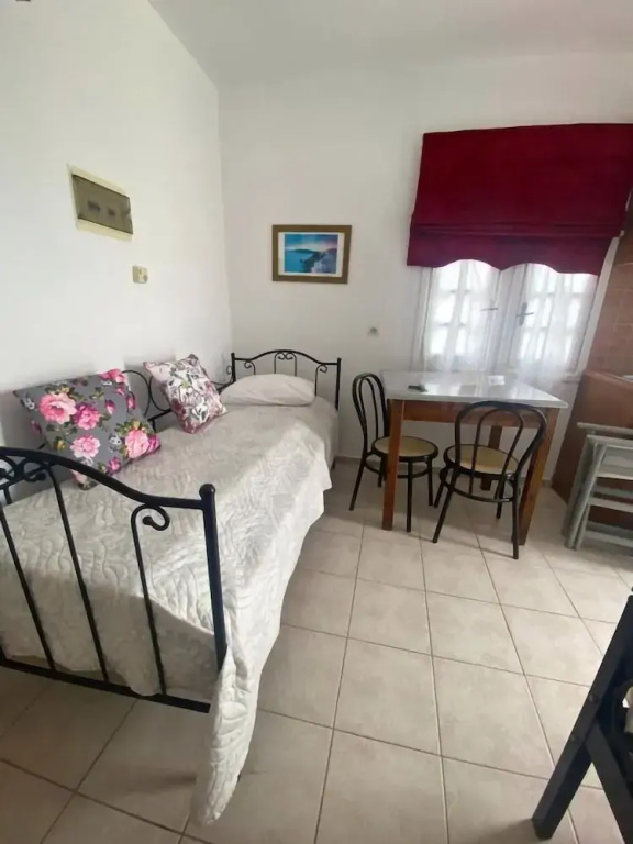 AEOLOS Apartments