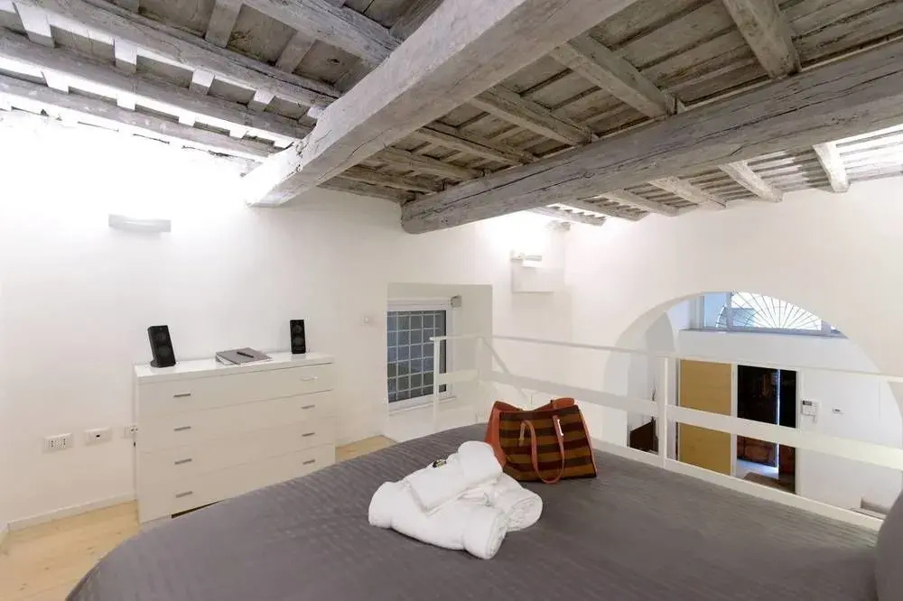 Travel & Stay - Parione