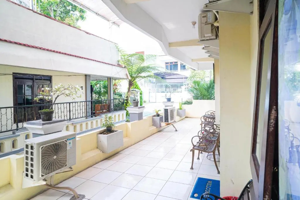 RedDoorz near Cyber Mall