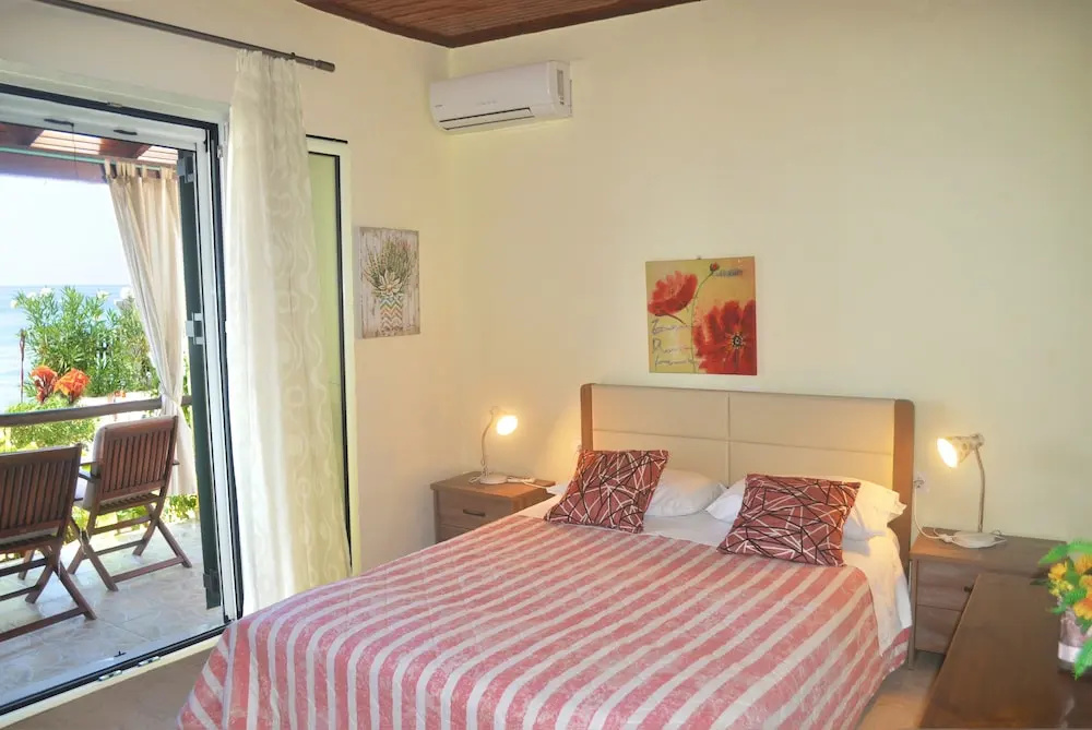 Beachfront holiday house Eftichia