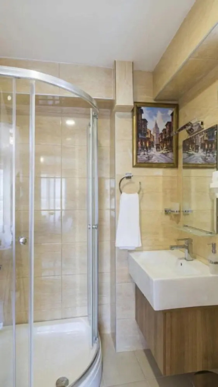 Lavin Hotel & Suites