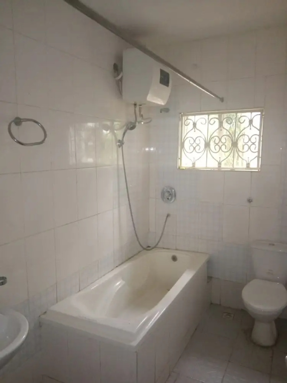 White House Apartment & Suites