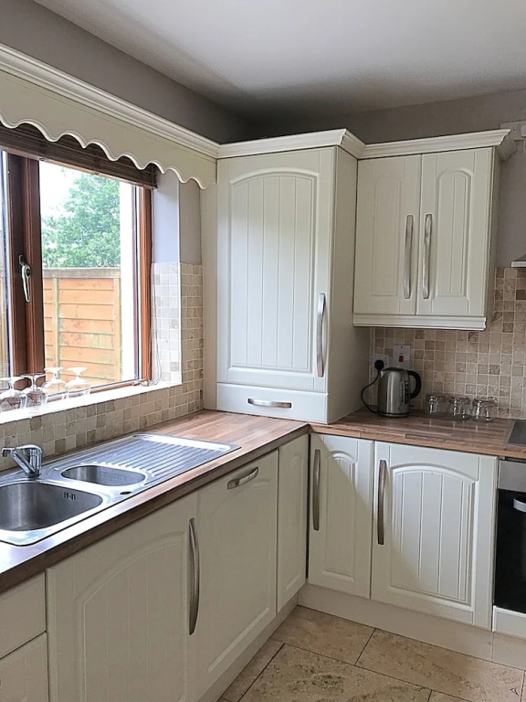 Immaculate 3-bed House With Private Secure Garden