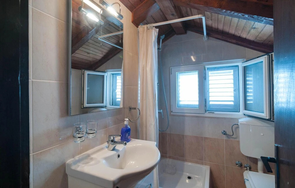 3 Bedroom Awesome Home In Splitska