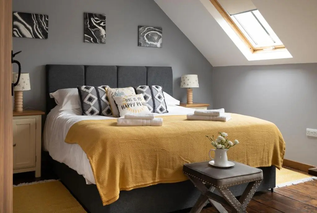 Berry Cottage - 4 Bedroom, Pet-Friendly Cottage Sleeping 8