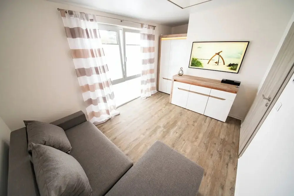 Baltic Village-Damp