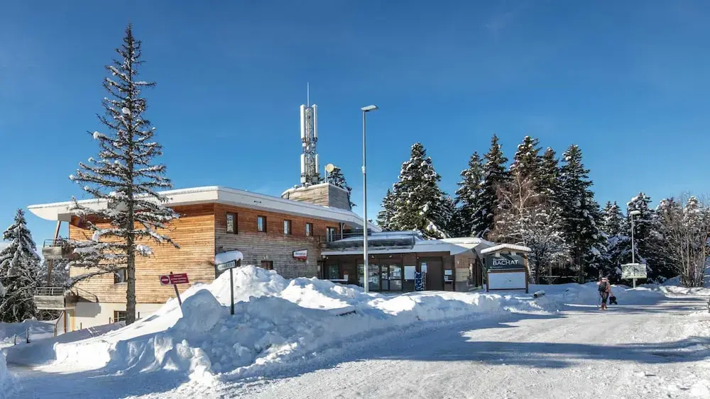 Serene Alpine Stay for 6 Guests