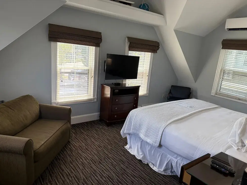 Crowne Pointe Historic Inn Adults Only