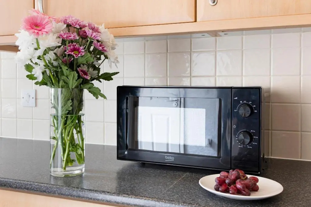 "Book Today" - 4 bed house, Sleeps up to 10, Free wifi, Perfect for Family & Business Travelers - Hartco Serviced Accommodation Walsall