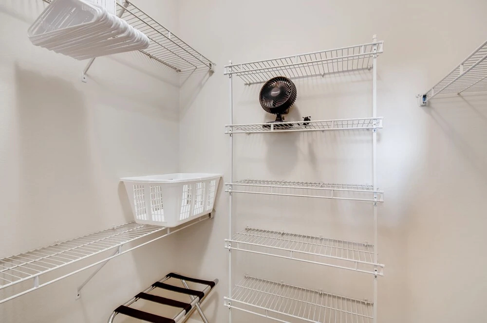 (70% off) - San Diego Top Location Work Or Fun 2BR/2.5 Bath - Pool, Gym, & Free Parking (FV10)