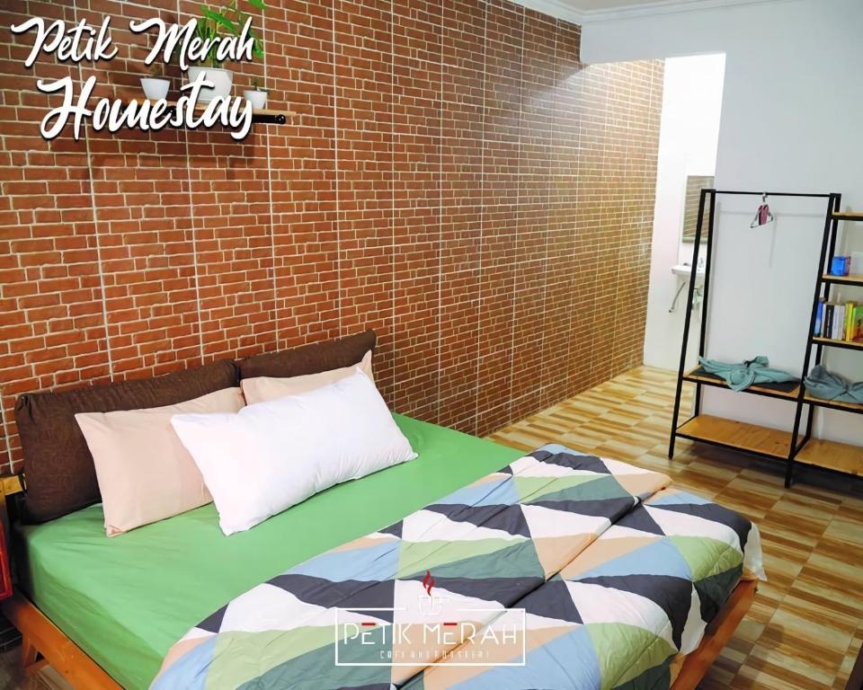 Petik Merah Homestay