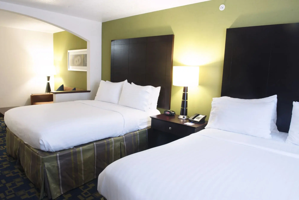 Holiday Inn Express and Suites Urbandale Des Moines by IHG