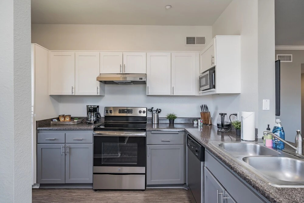 The Luxe Suites of Oceanside with Pool & Gym