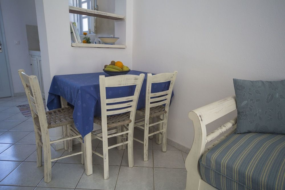 Ianthe Apartments & Villa