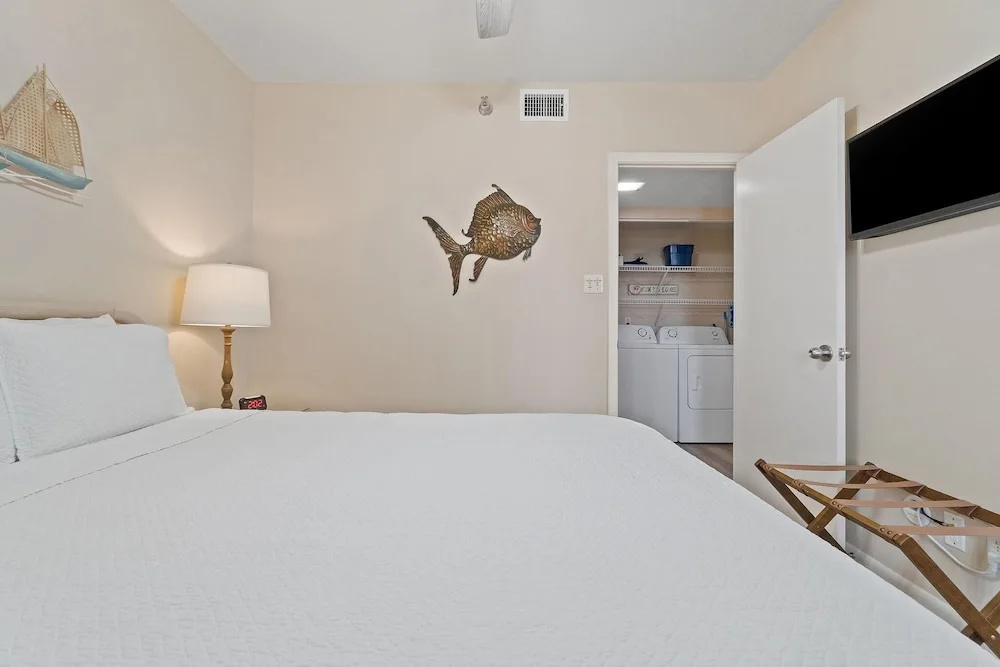Romar Place 1002