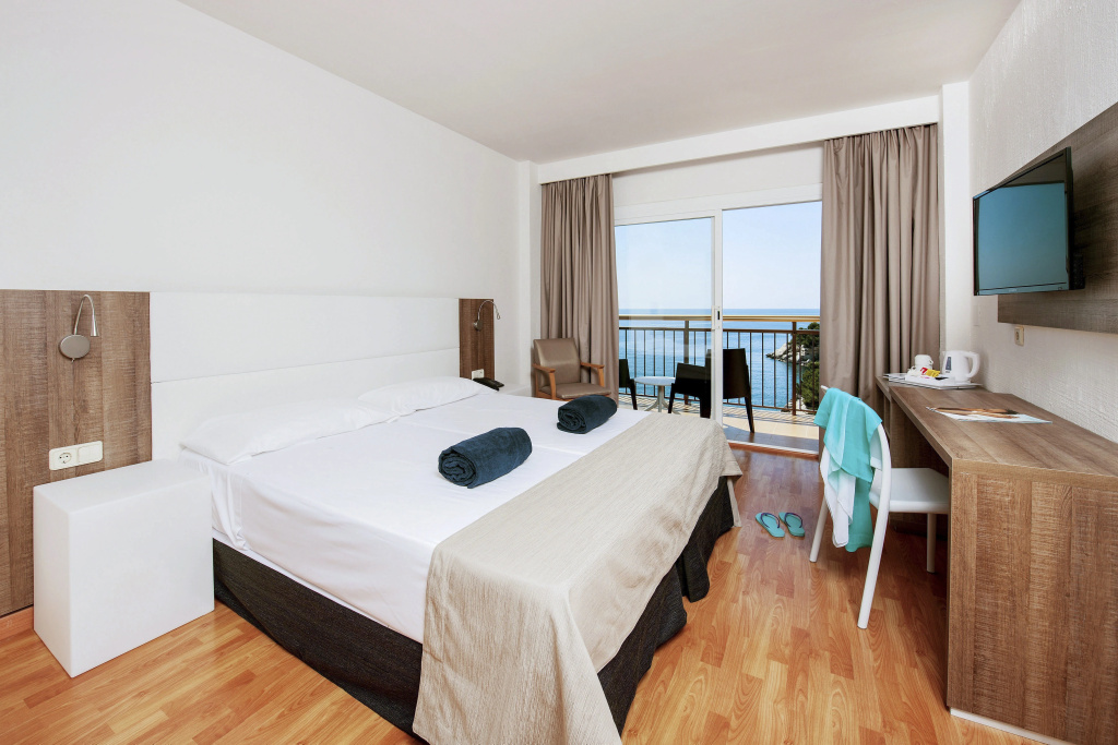 Globales Cala Viñas Adults Only 16+