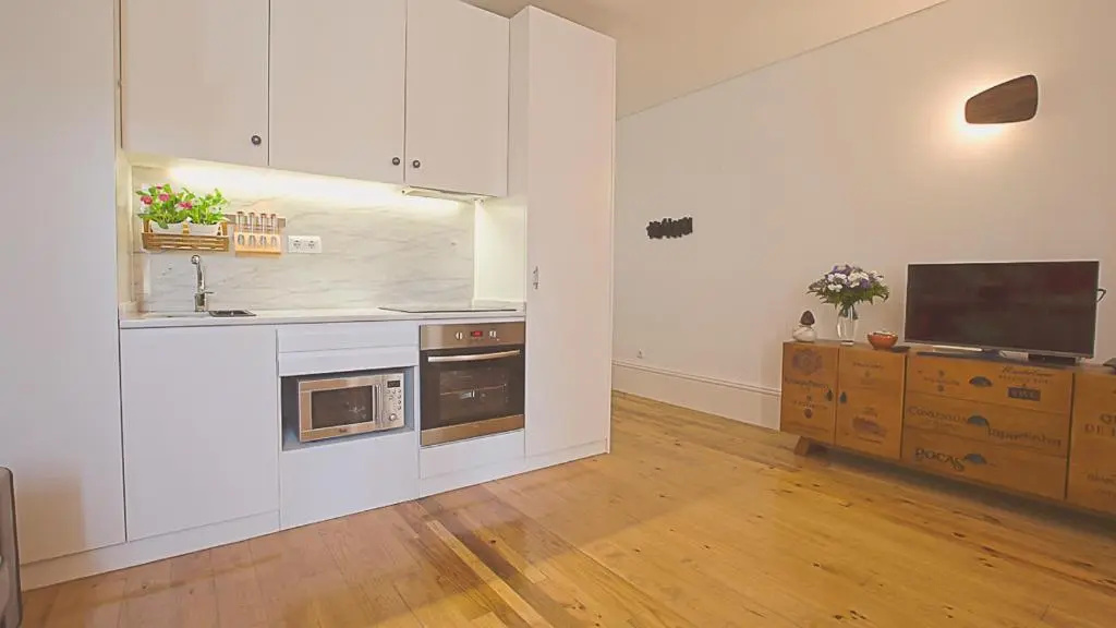 BmyGuest - Almada Garden Apartment