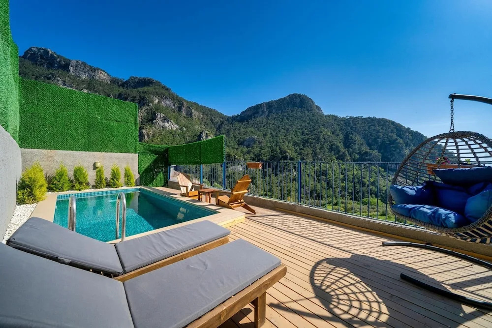 Honeymoon Bungalow With Private Pool and Sea View