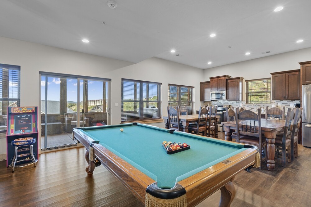 Lakefront Haven 9 Bedroom Home by RedAwning