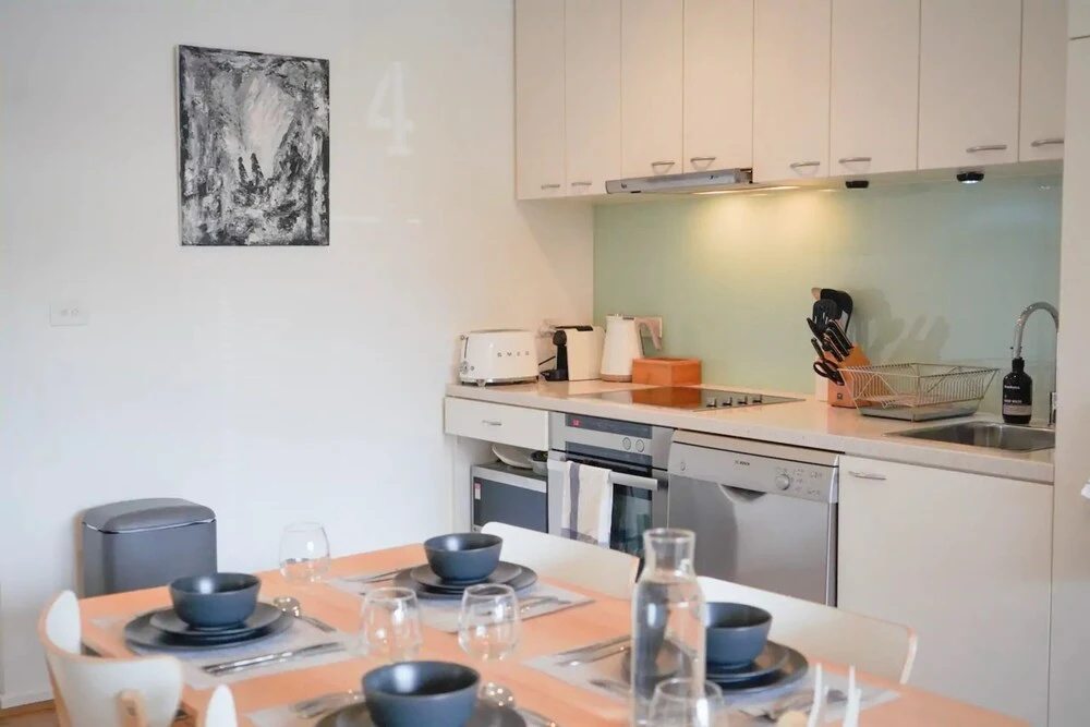 Modern 2 Bedroom Apartment Close To Beach and City