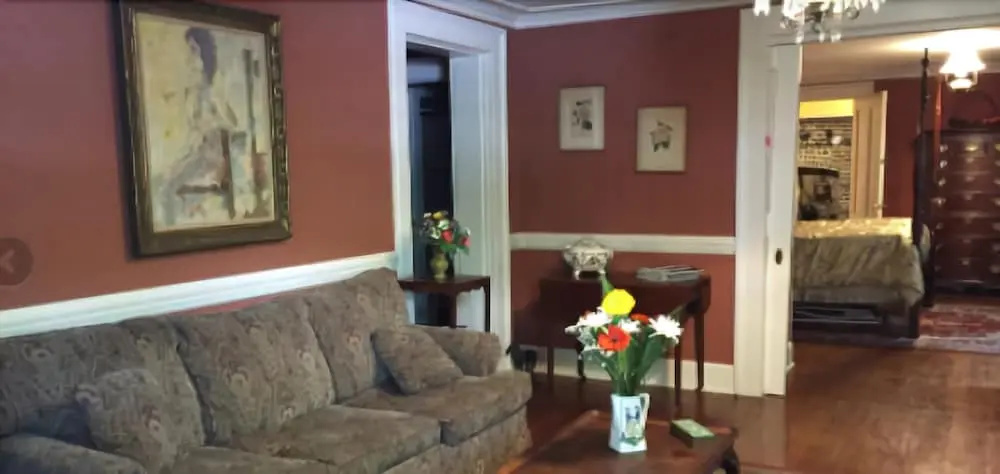 Joan's on Jones Bed & Breakfast