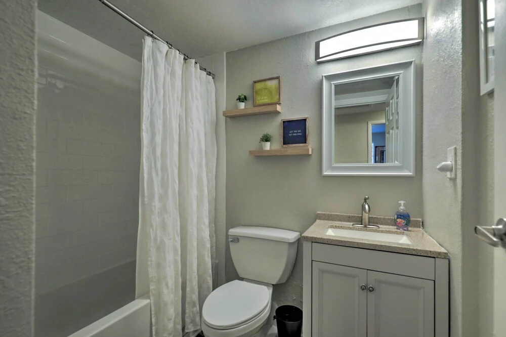 Near Beaches & Dining: Palm Harbor Gem w/ Pool