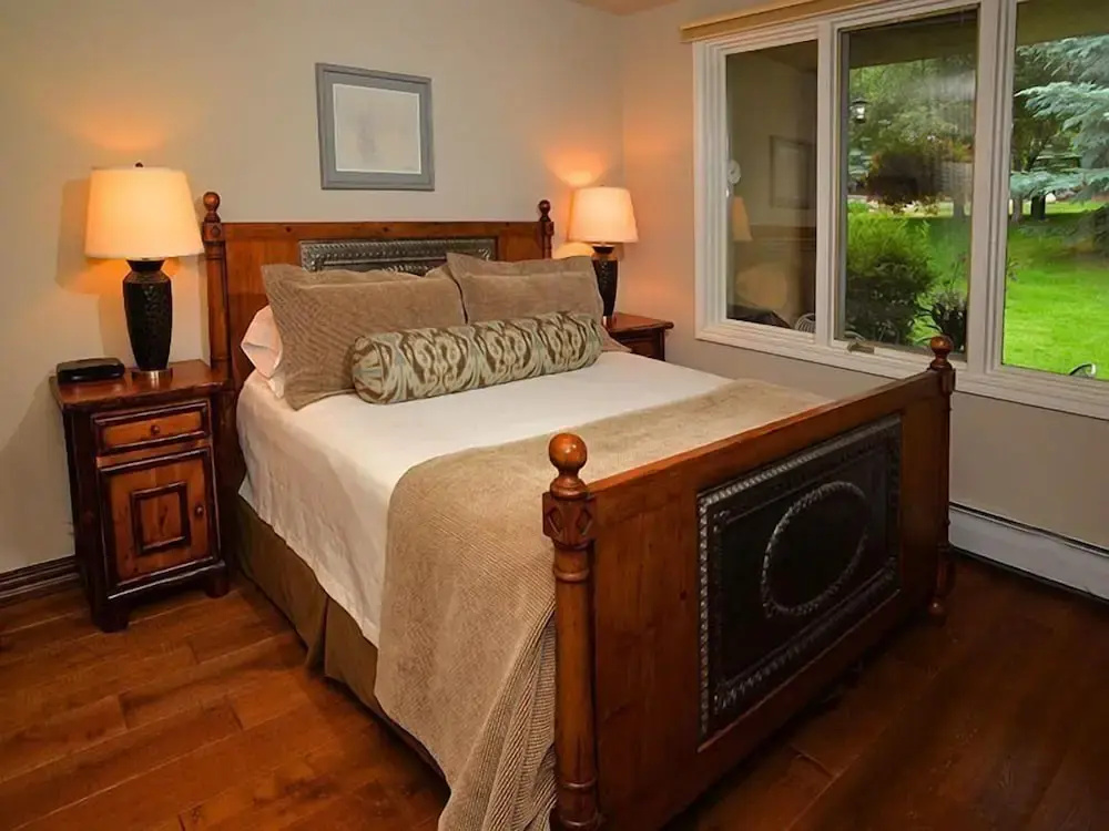 Arrowhead Village Condo - 104 Seasons Lodge