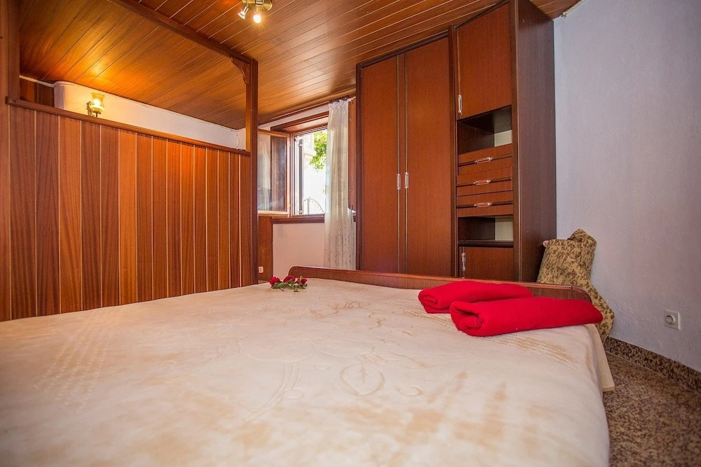 Apartments and Room Anita