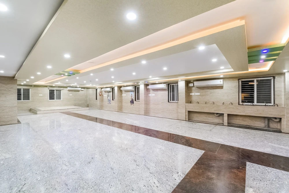 Oyo 29754 Sri Lakshmi Srinivasa Grand