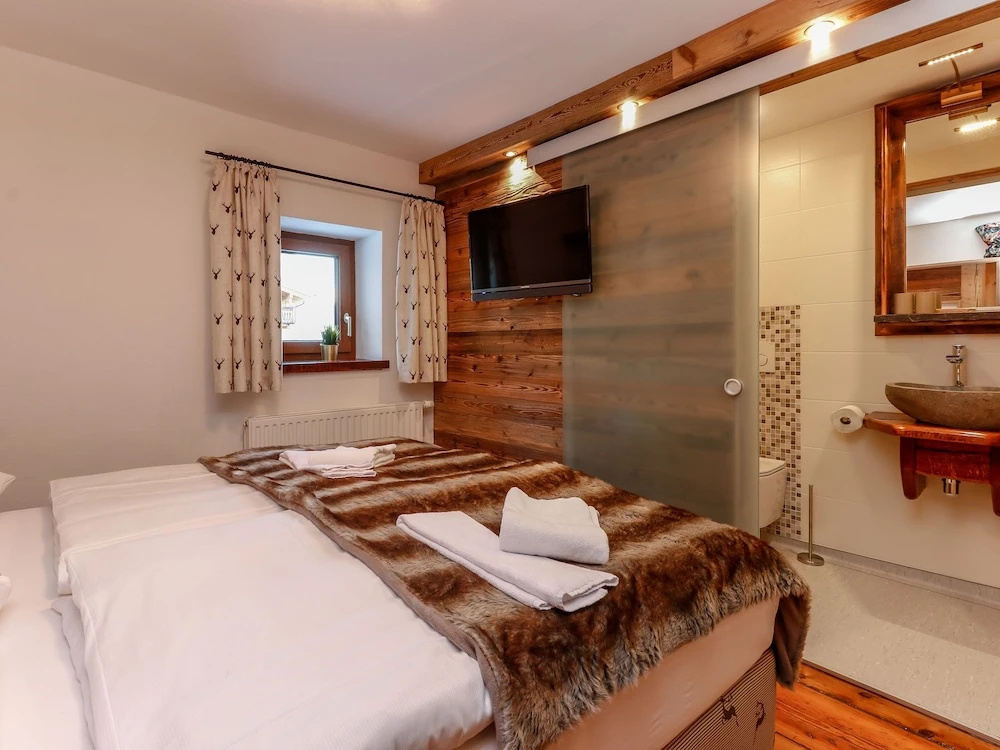 Attractive Holiday Home in Rauris, Near the ski Piste