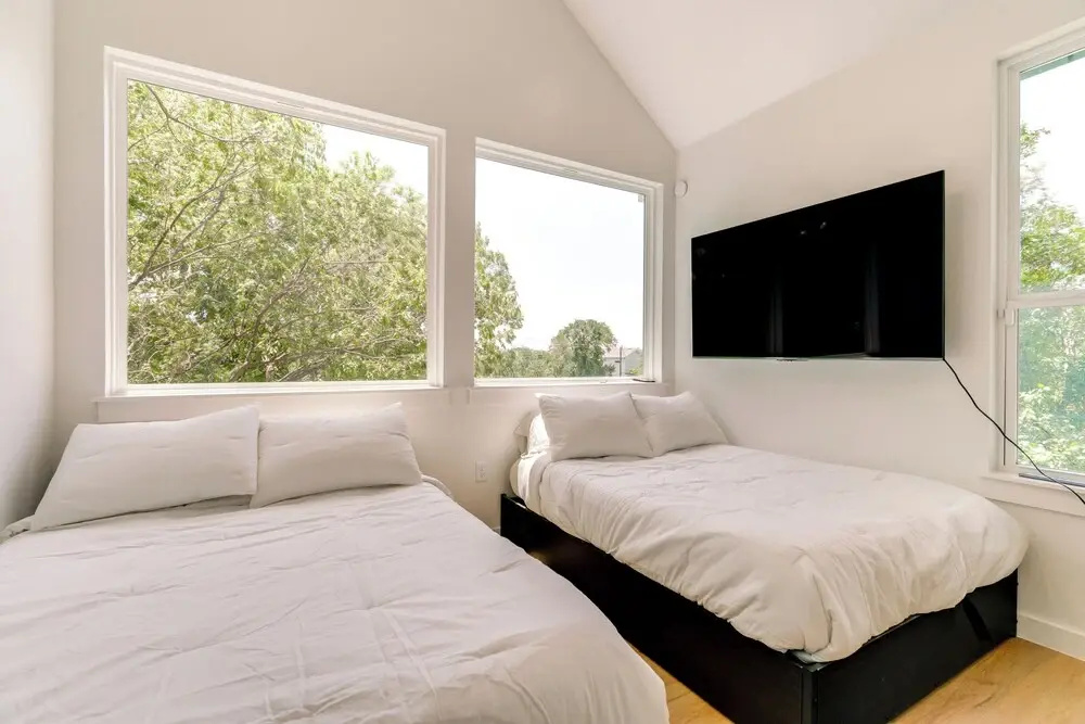 Near Restaurants & Parks: Home 3 Mi to Dtwn Austin