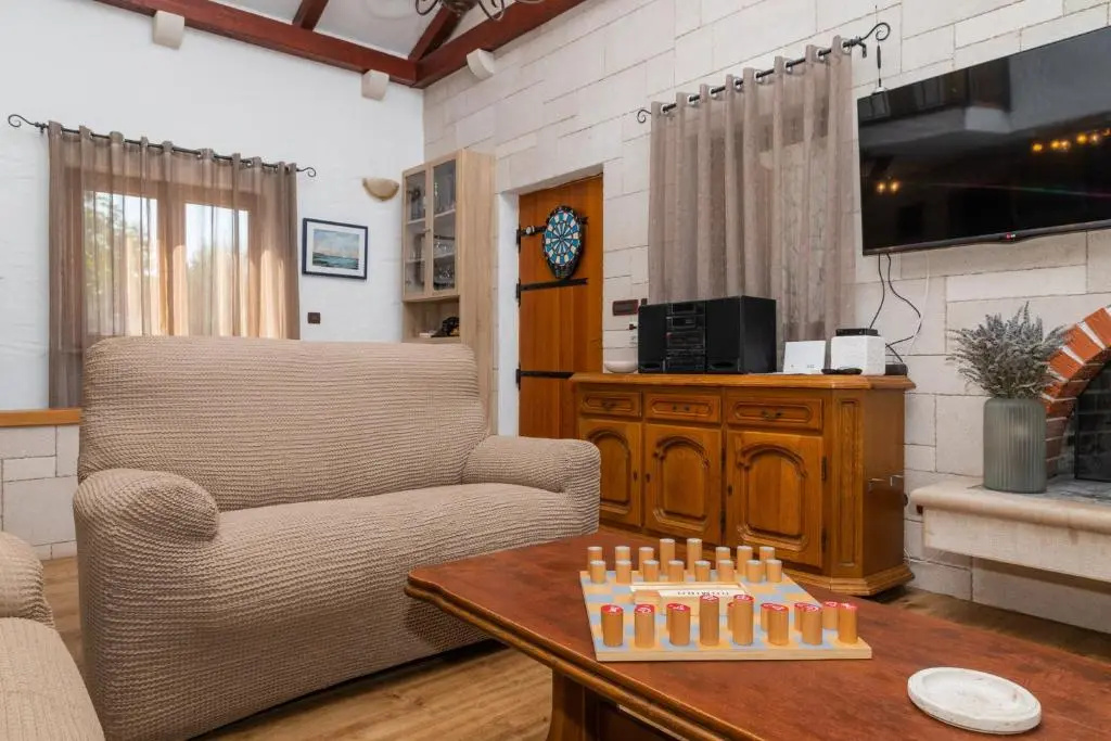 Holiday house Anabella - open swimming pool: Supetar, Island Brac