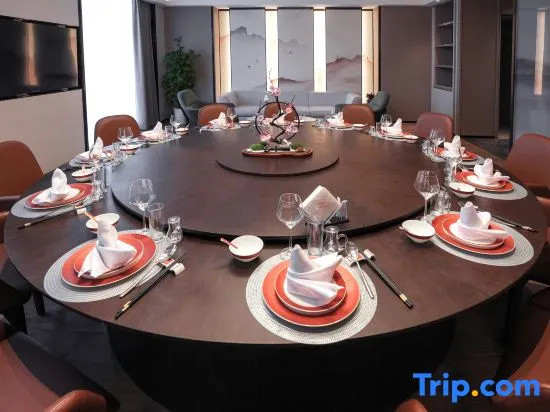 Pinghu Dingren Ramada Hotel