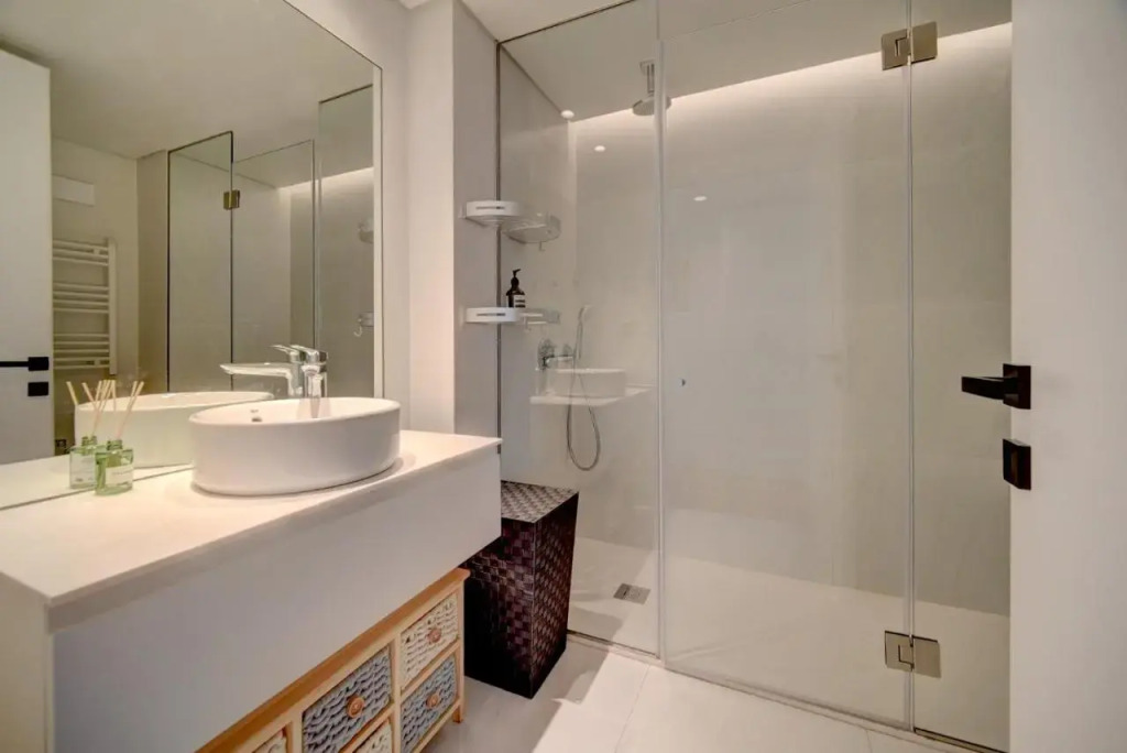 Mirabilis Apartments - LX Living