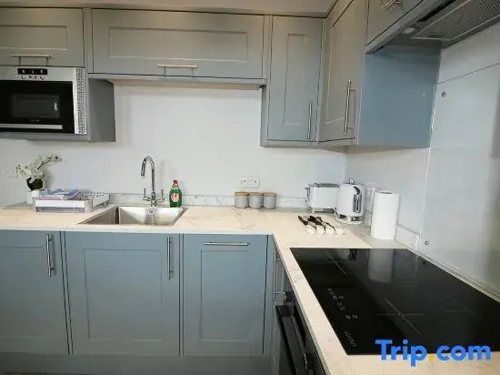 Sea View 2-Bed Family Apt w/ Free Gym & Parking