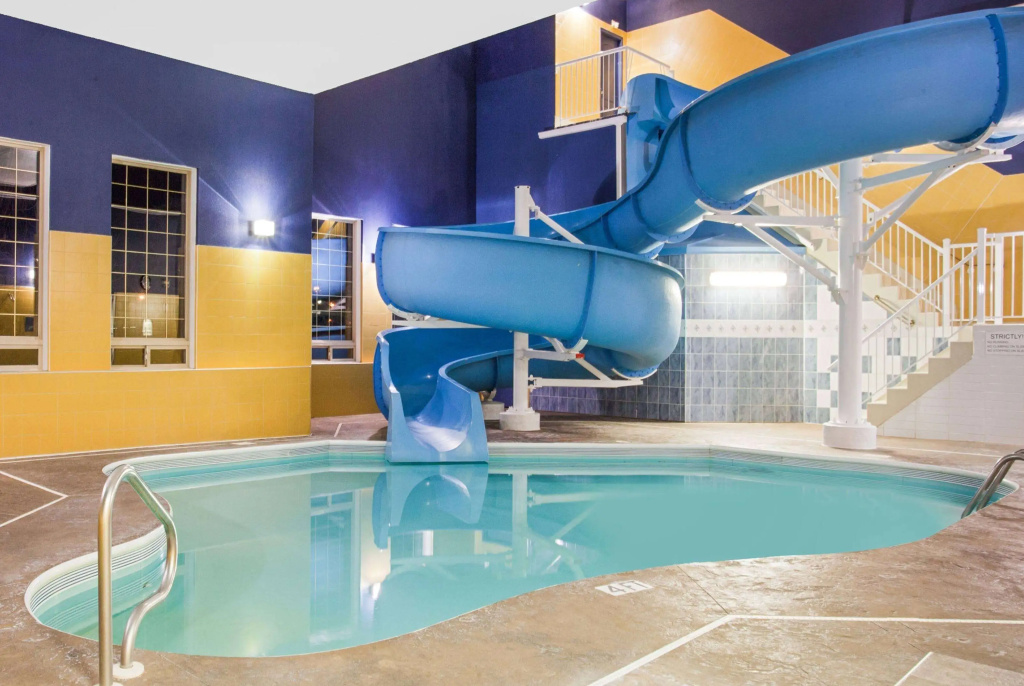Ramada by Wyndham Red Deer Hotel & Suites