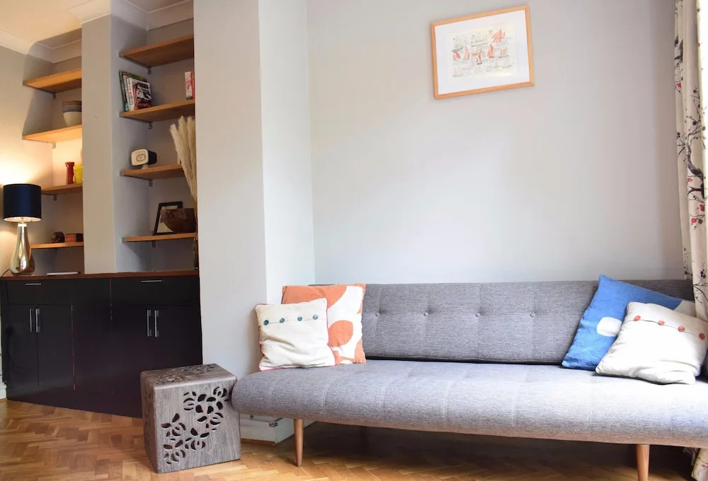 2 Bedroom Flat In East London