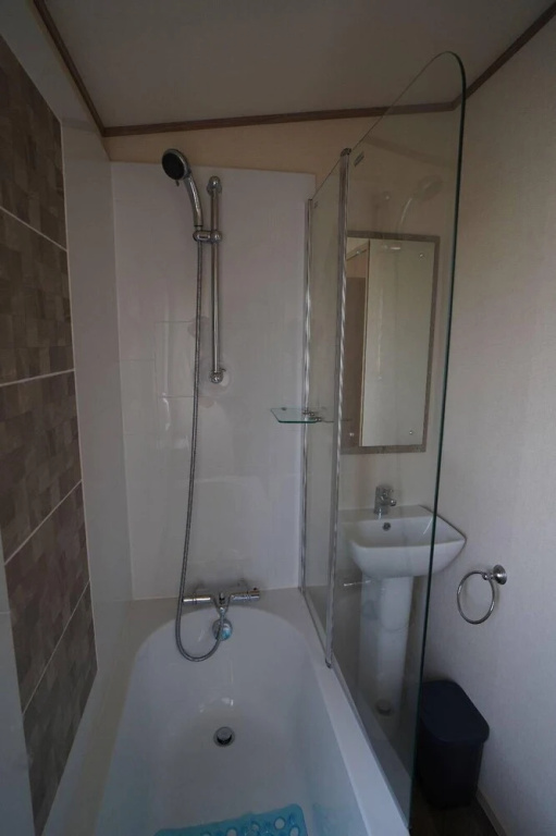 Caravan - Sleeps 6 - Pets Ok - Decking - Parking