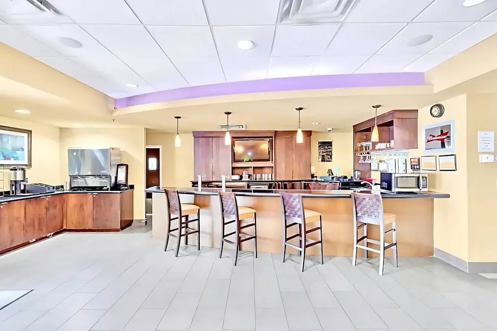 Inviting 1 Bedroom Apartment w Pool Near Disney