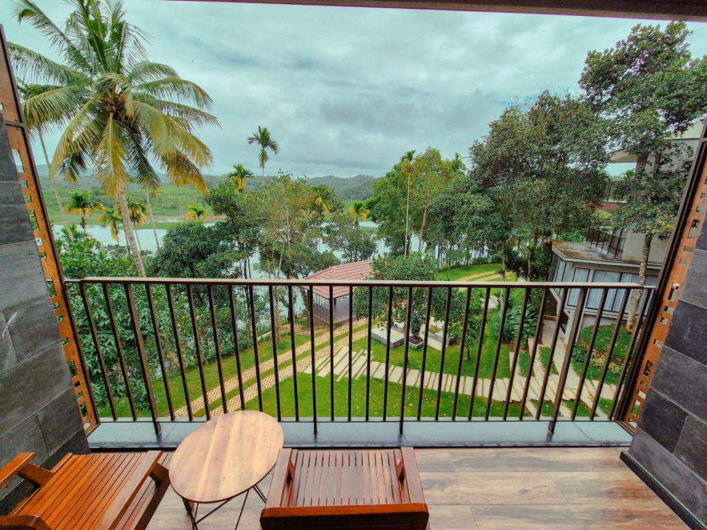Sterling Lontano Waterfront Wayanad