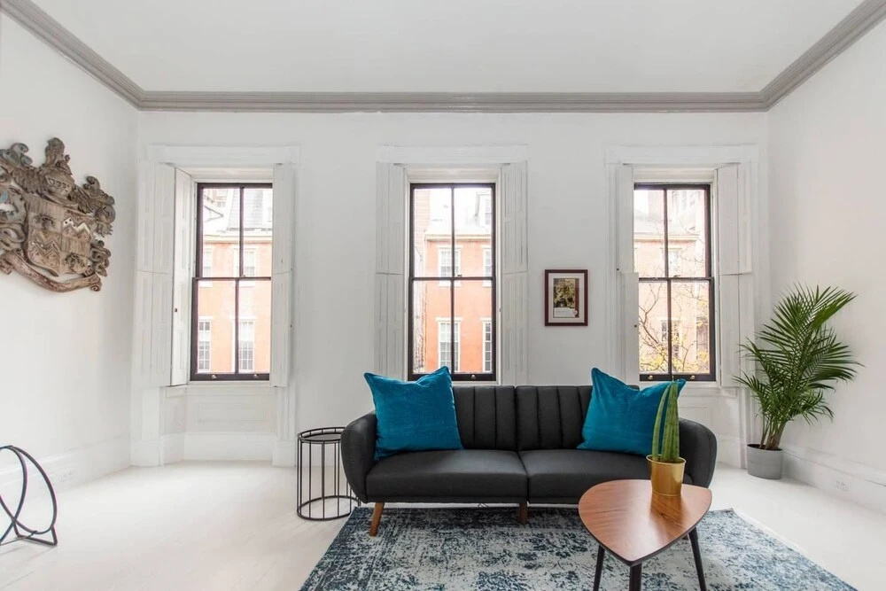 Rittenhouse Gem - One Bedroom w Patio and Parking