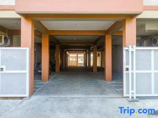 RedDoorz near Malang Creative Center