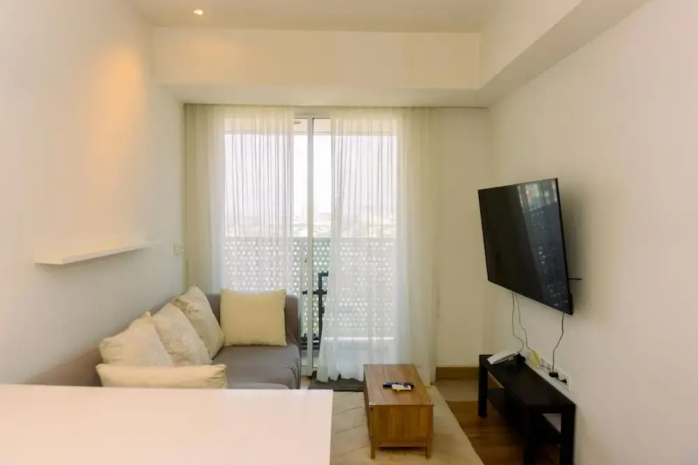 Spacious 1BR with Japandi Design at West Vista Apartment By Travelio