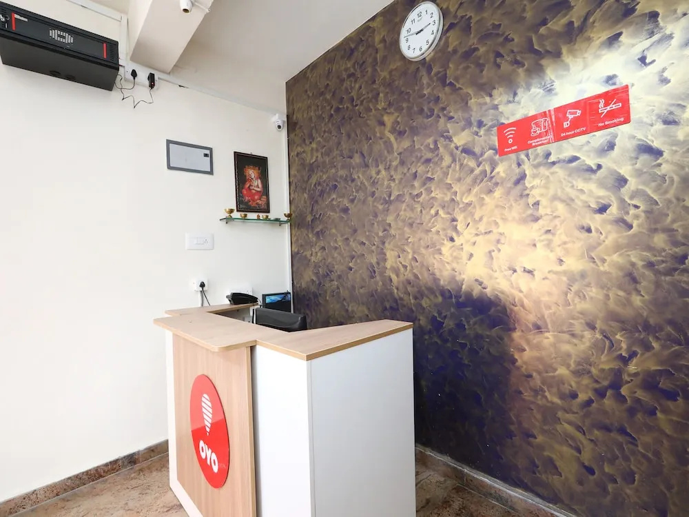 V Wella Comforts By OYO Rooms