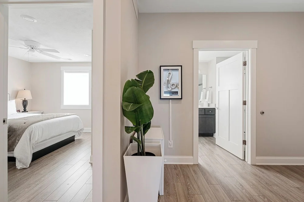 539 Bay St. Lake View Condo Unit 402W