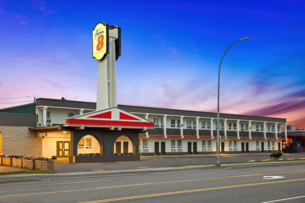 Super 8 by Wyndham Thunder Bay