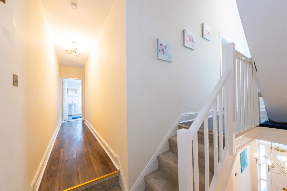 Captivating 5-bed House in Liverpool With Parking