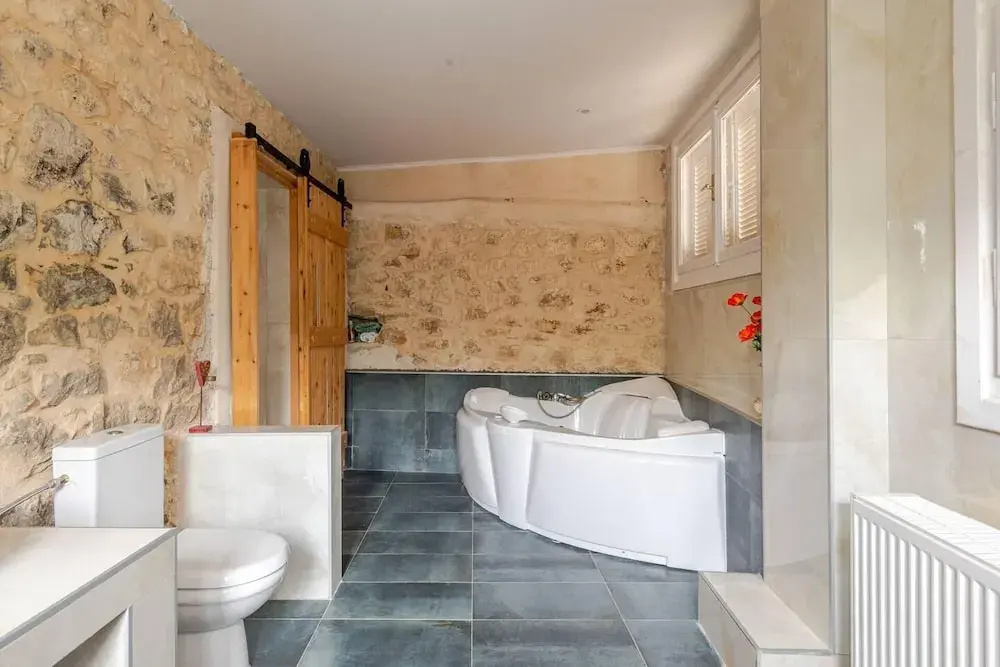 Serenity Villa Retreat in Pidasos