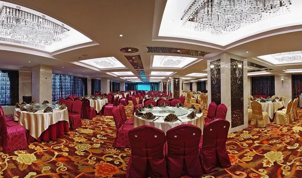 Dandong Jiangbin International Hotel (Yalu River Broken Bridge Scenic Spot Railway Station Branch)